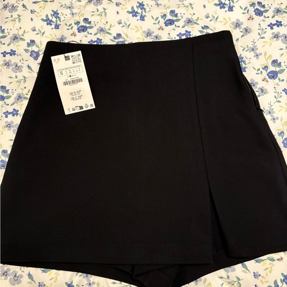 SLIT HEM SKORT - Picture 4 of 4